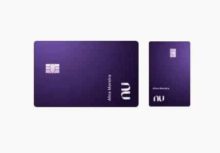 cartão de credito nubank ultravioleta em dois angulos